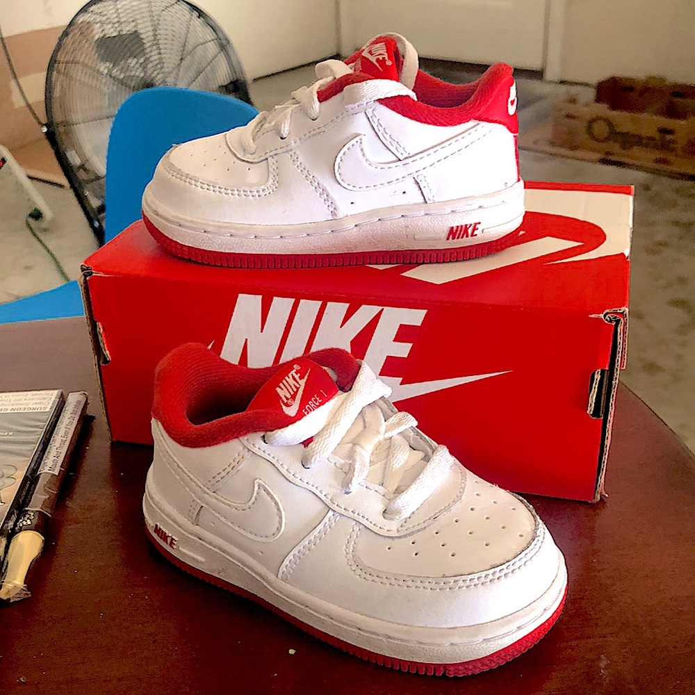 Nike with red design Kid 6c - no box